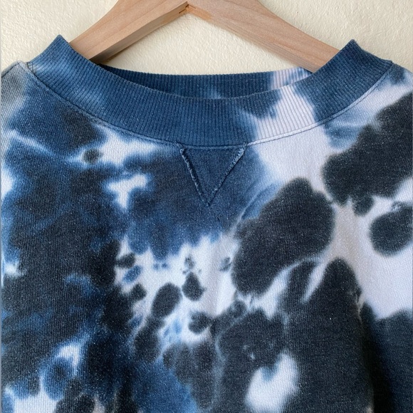 GUC Colsie Bleach Dye Raw Hem Cropped Sweatshirt - Picture 4 of 6